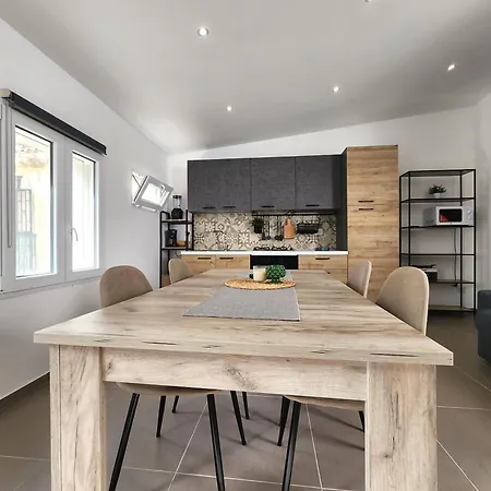 Apartment La Casa Di Elio *